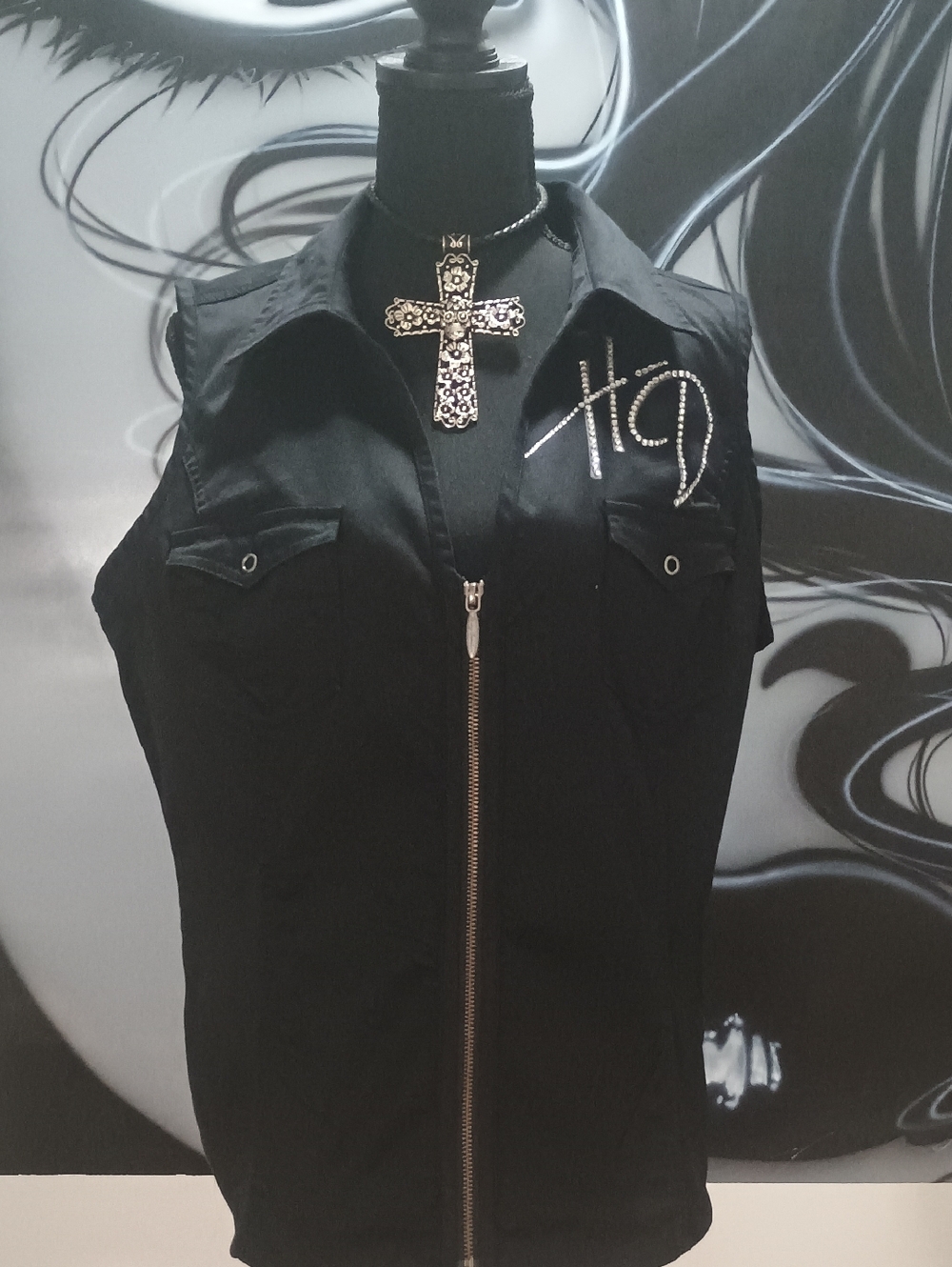 Harley-Davidson Black Sleeveless Zip-Up Shirt with Rhinestone Logo. Size XL